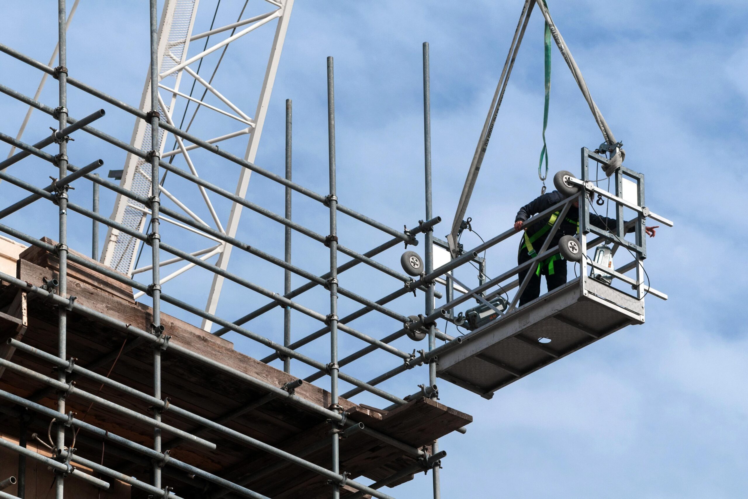 Scaffold Netting vs Scaffold Shade Cloth: What’s Best for Your Project?