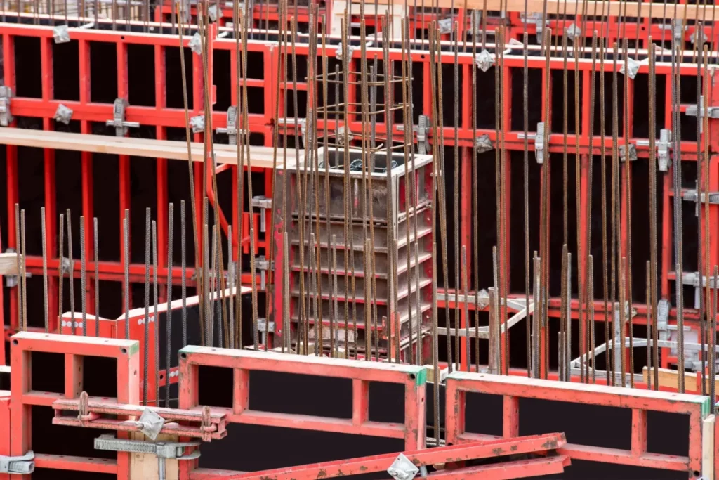 Comparing LVL Formwork Timber vs Traditional Timber Beams